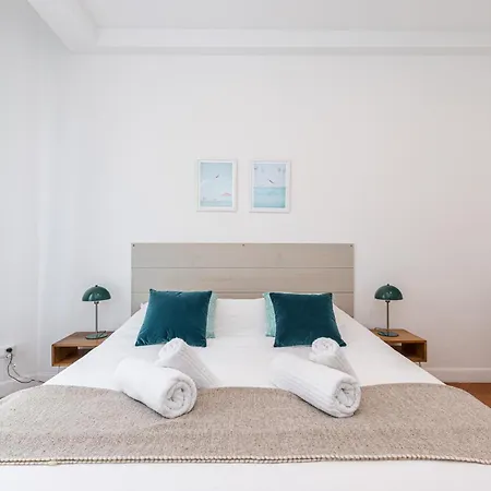 Апартаменты Cosy 1 Bdr Near Garibaldi Square *