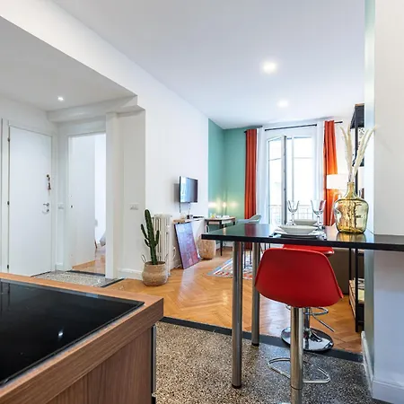 Апартаменты Cosy 1 Bdr Near Garibaldi Square